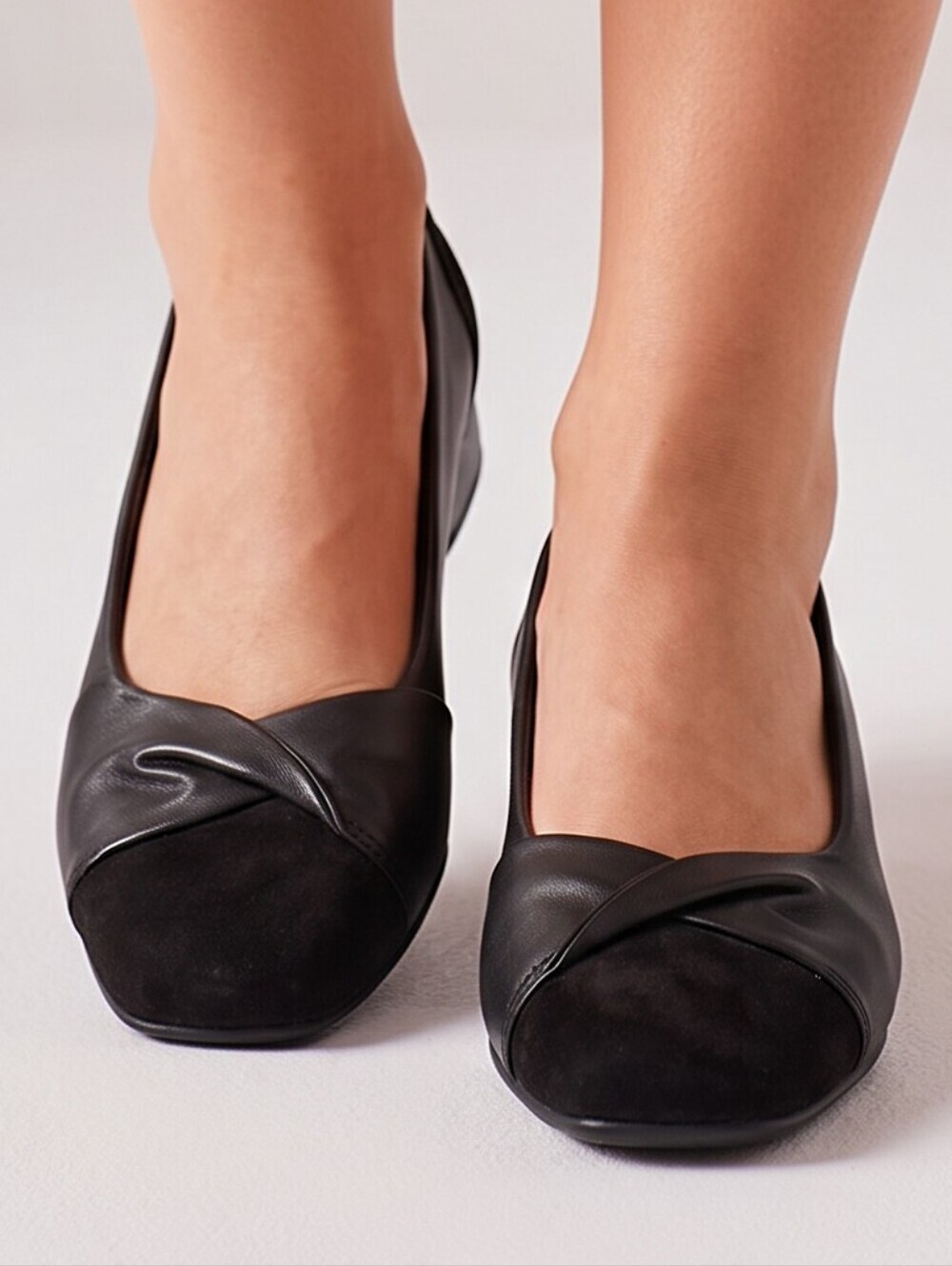 Clark's Ruched Front Slip on Shoes Size 7